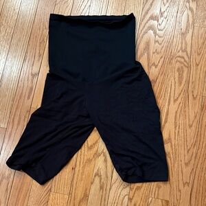 A pea in the pod maternity biker shorts